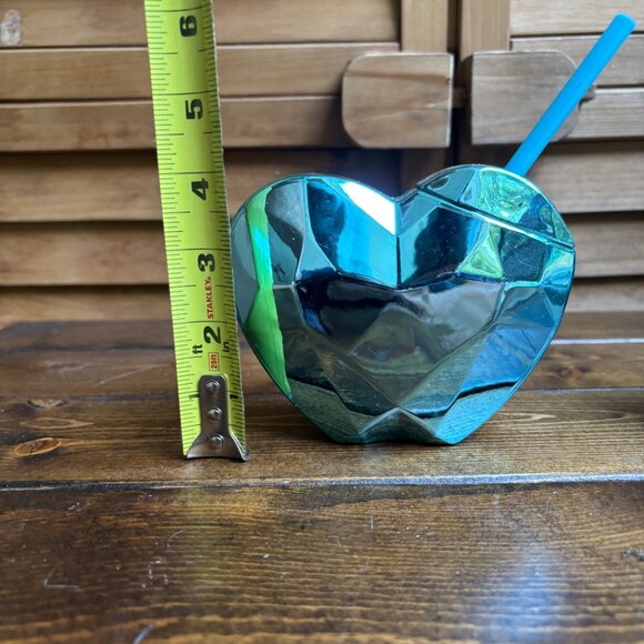 Set of 2 Blue Heart-Shaped Faceted Plastic Tumblers with Straws - Picture 3 of 3